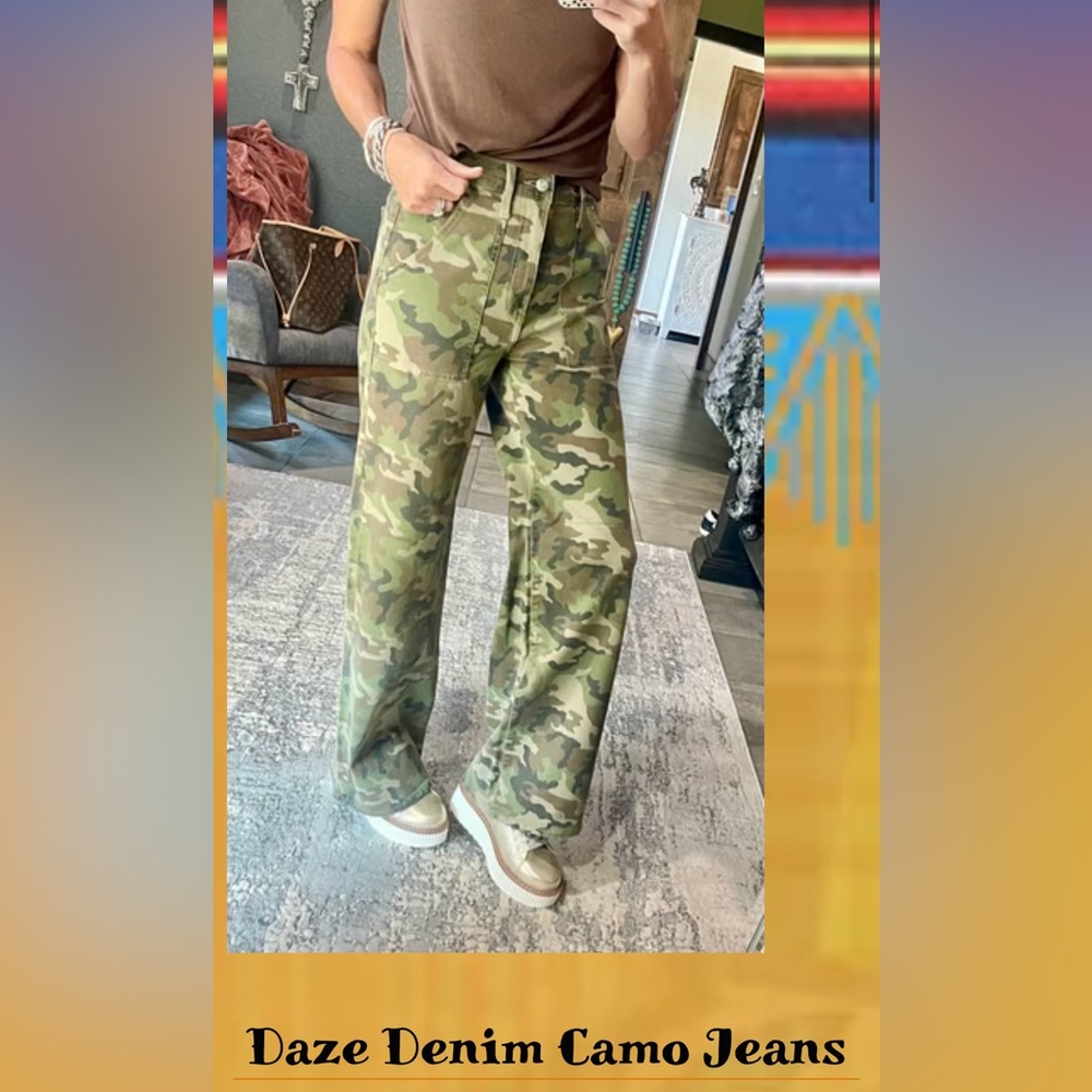 Daze Denim camo wide leg jeans NWT